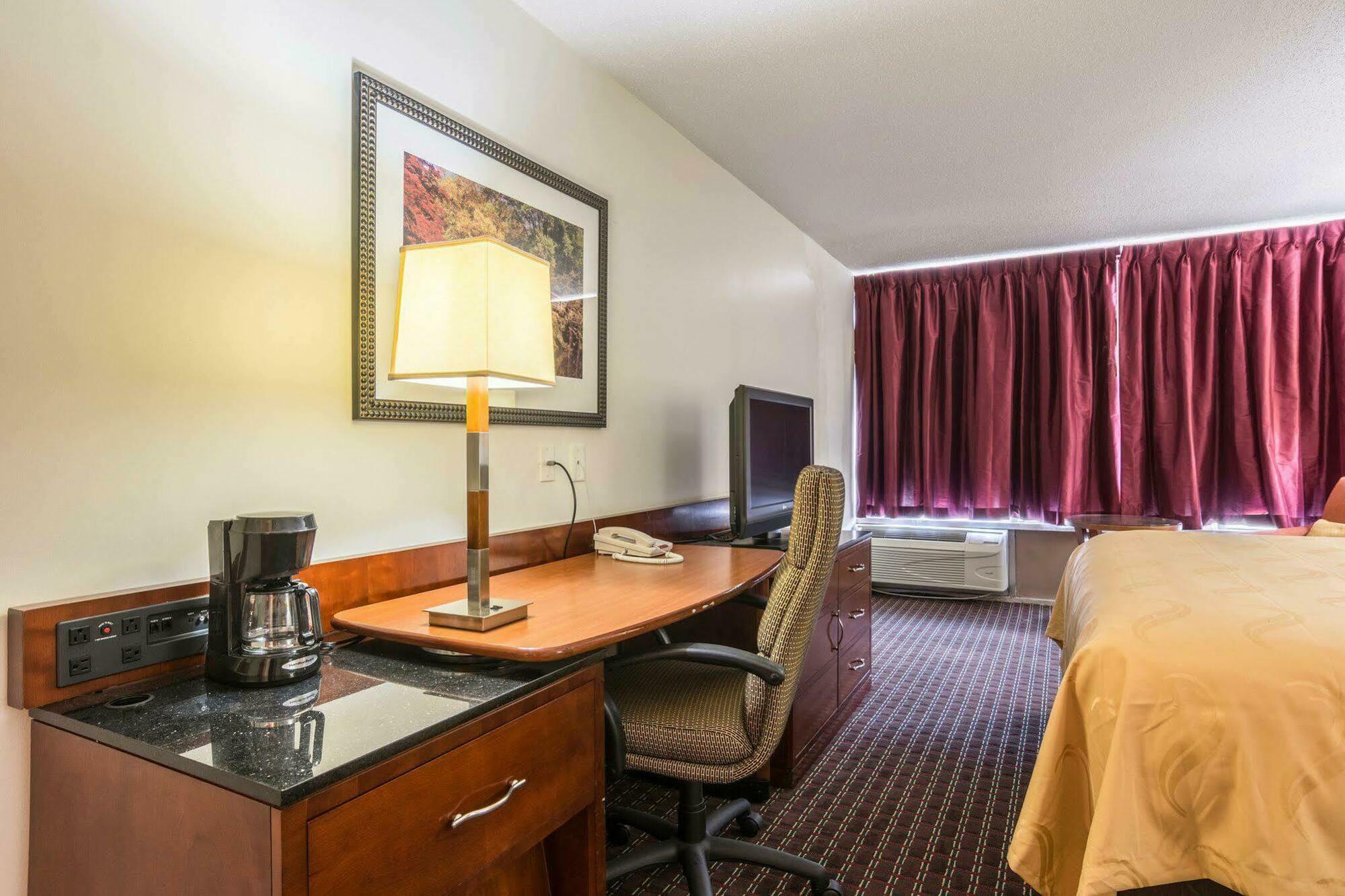 Days Inn By Wyndham Hartsfield Jackson Atlanta Airport West College Park Exterior photo